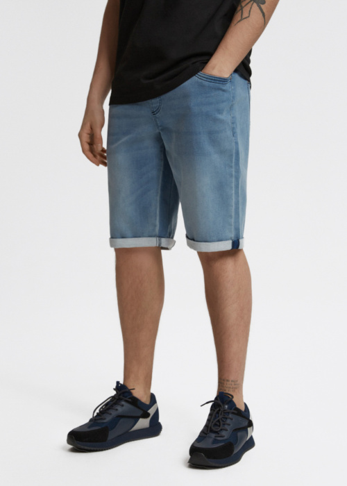 Diverse džinsiniai šortai