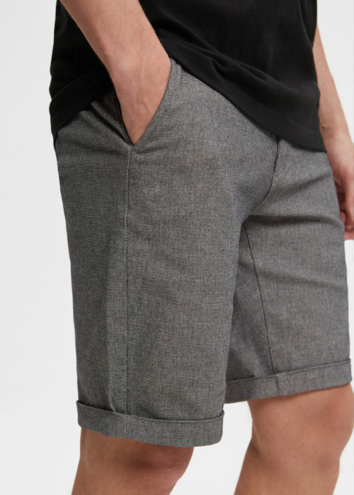 Diverse laisvalaikio šortai