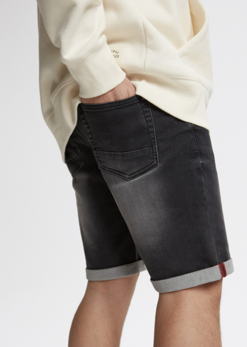 Diverse džinsiniai šortai