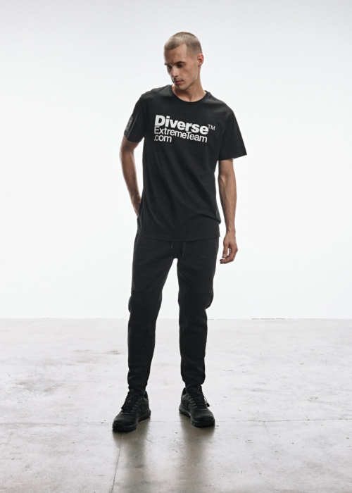 Diverse Su trumpomis rankovėmis marškinėliai