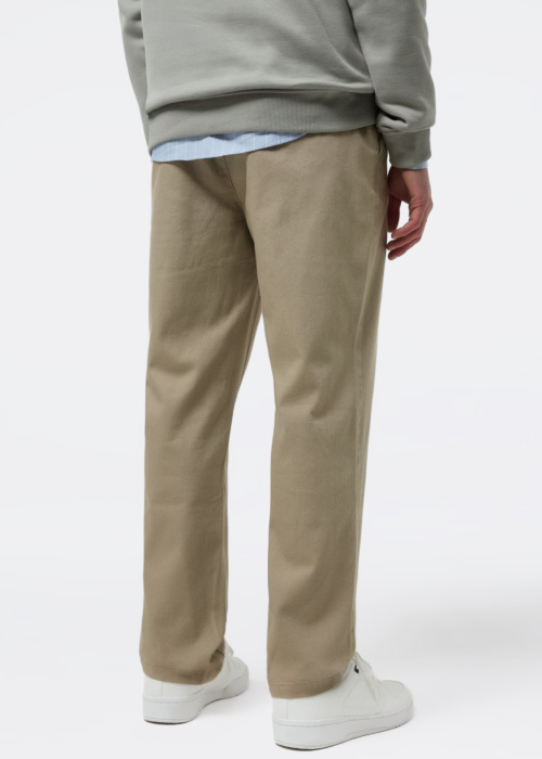 Diverse kelnės Neiden