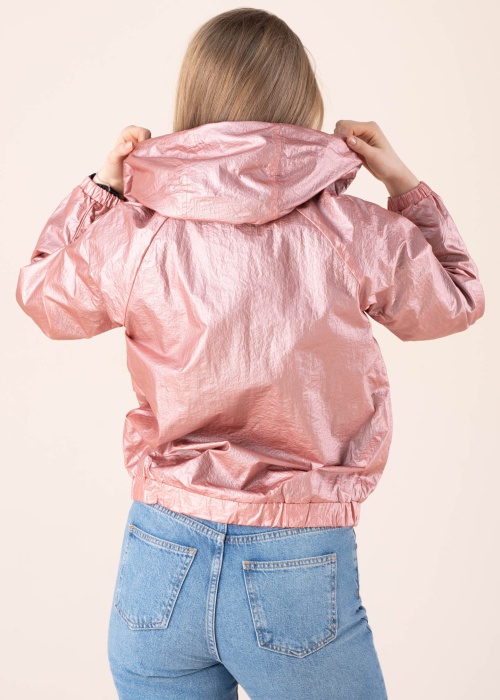 Only pavasario-rudens striukė Erin