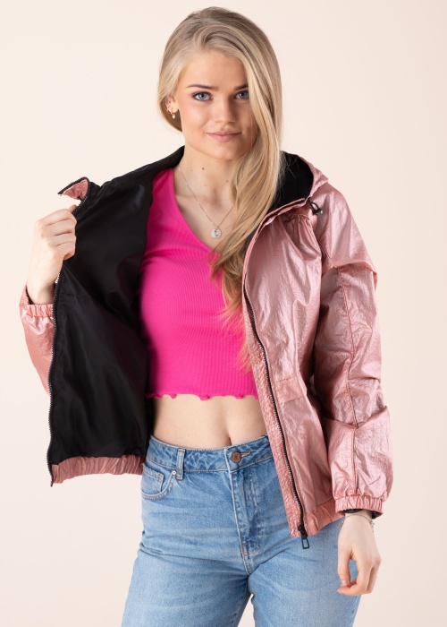 Only pavasario-rudens striukė Erin