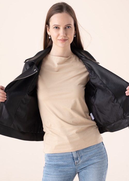 b.young striukė Acomy