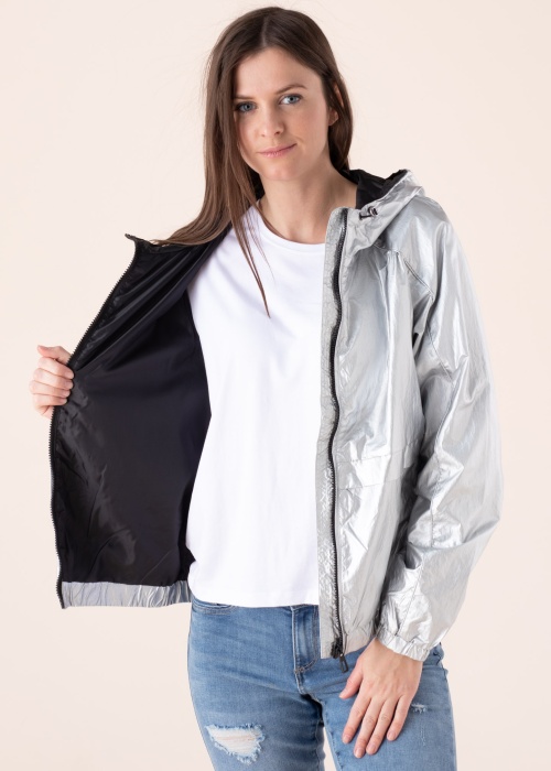 Only pavasario-rudens striukė Erin