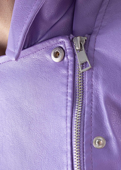 Only striukė Melisa