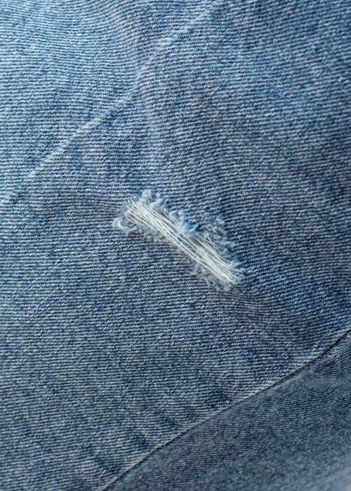 Noisy May sijonas April