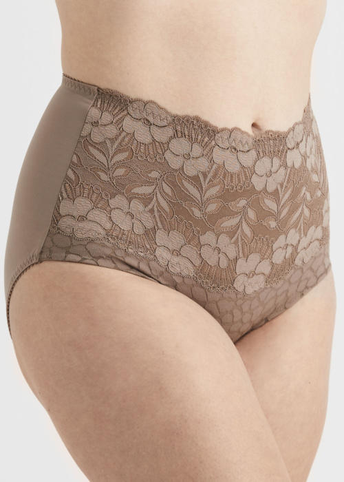 Miss Mary of Sweden kelnaitės