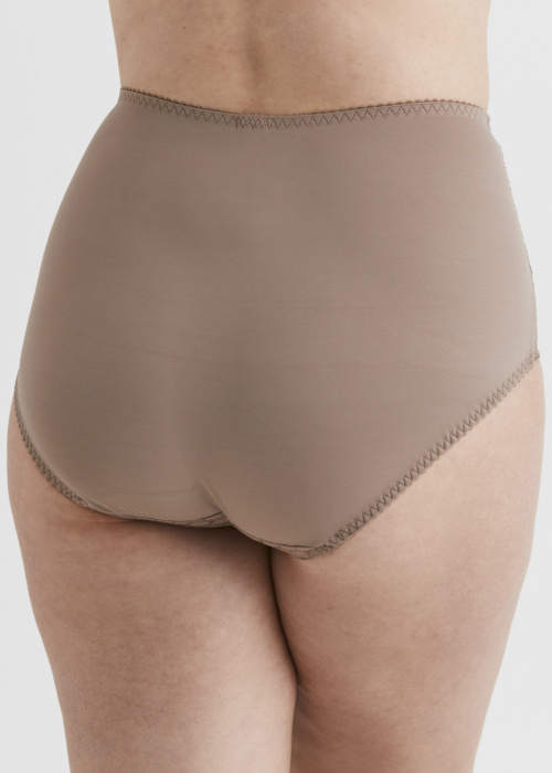 Miss Mary of Sweden kelnaitės