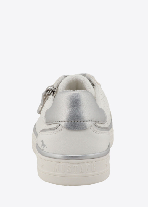 Mustang laisvalaikio batai Carmen