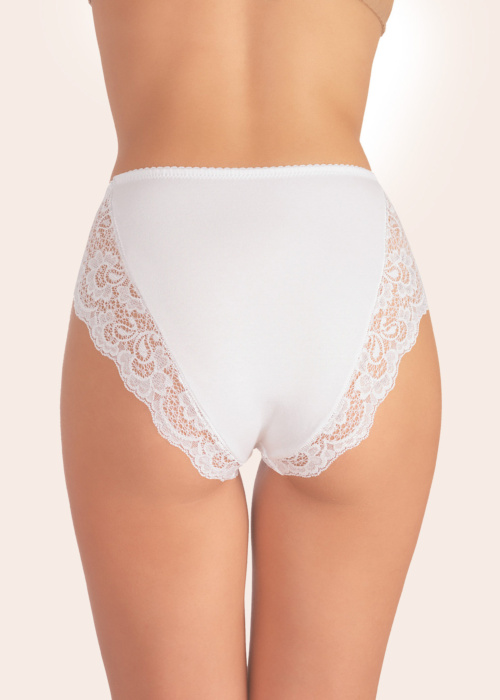 Jadea kelnaitės dėžutėje