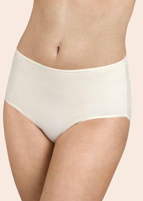 Miss Mary of Sweden kelnaitės