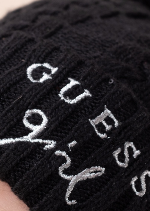 Guess žieminė kepurė