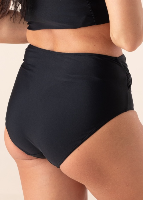 Trofe maudymosi kelnaitės