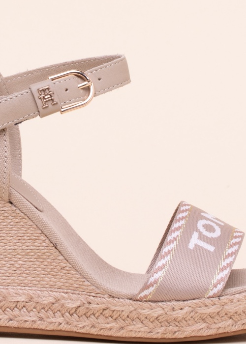 Tommy Hilfiger bateliai