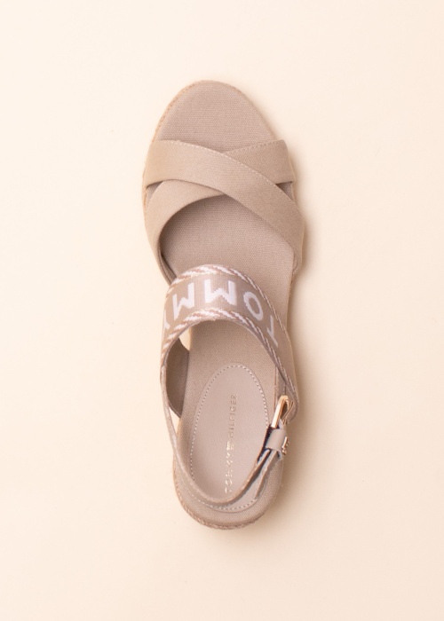 Tommy Hilfiger bateliai