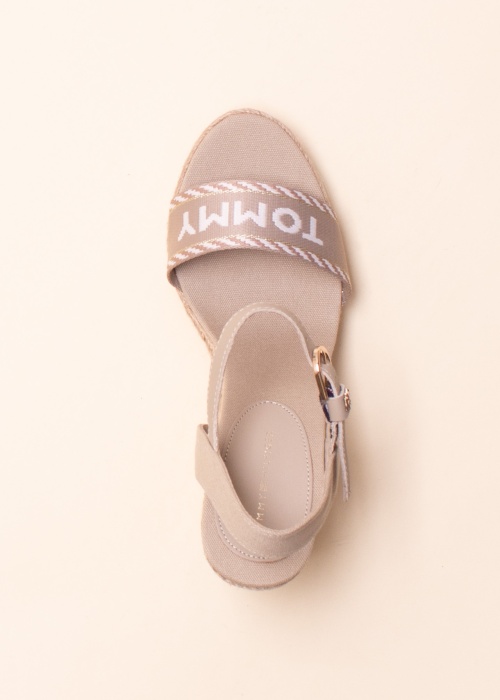 Tommy Hilfiger bateliai