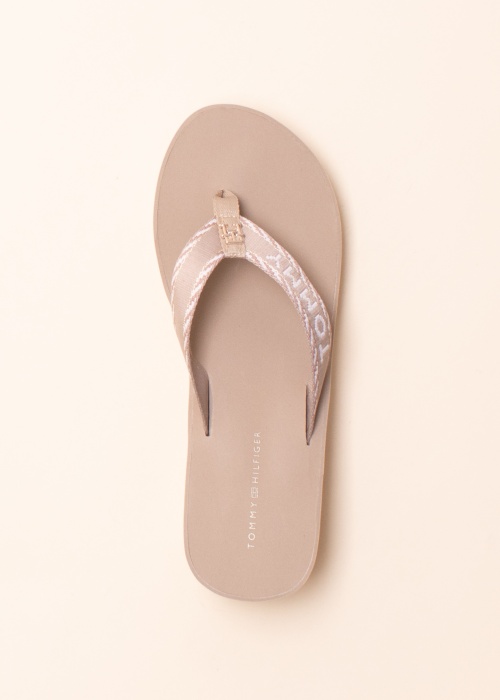 Tommy Hilfiger šlepetės per pirštą