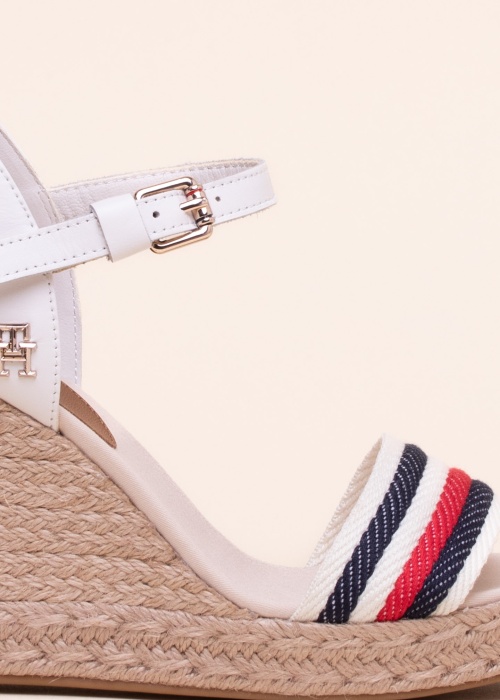 Tommy Hilfiger bateliai