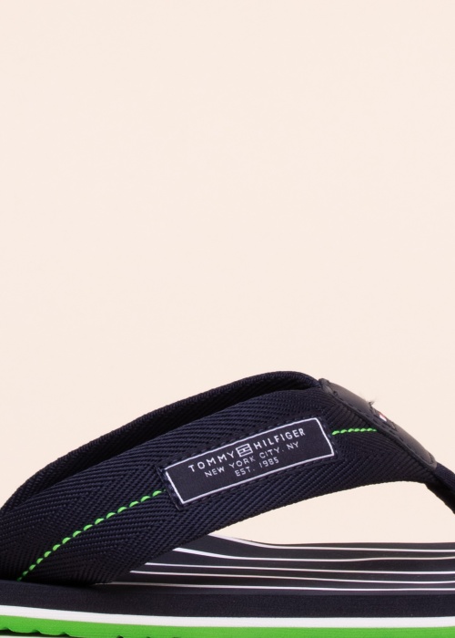 Tommy Hilfiger šlepetės per pirštą