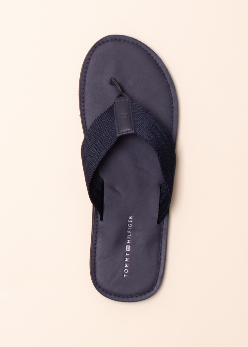 Tommy Hilfiger šlepetės per pirštą