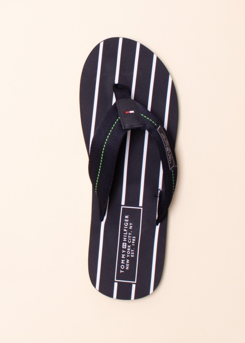 Tommy Hilfiger šlepetės per pirštą