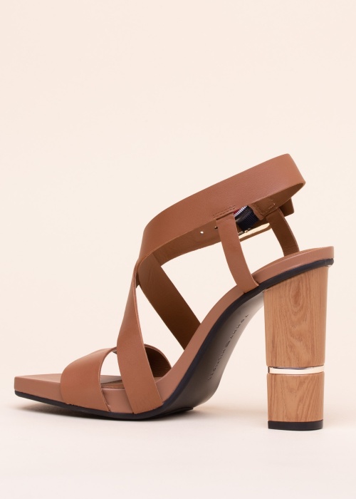 Tommy Hilfiger bateliai