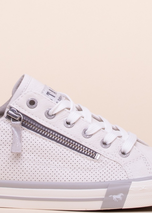 Mustang laisvalaikio batai