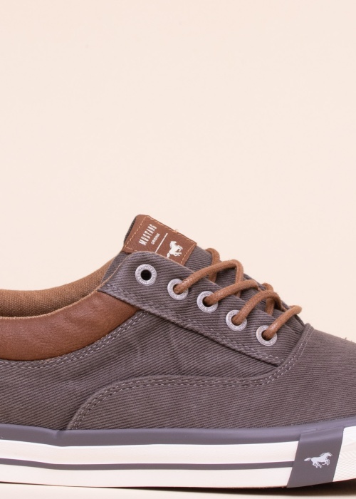 Mustang laisvalaikio batai