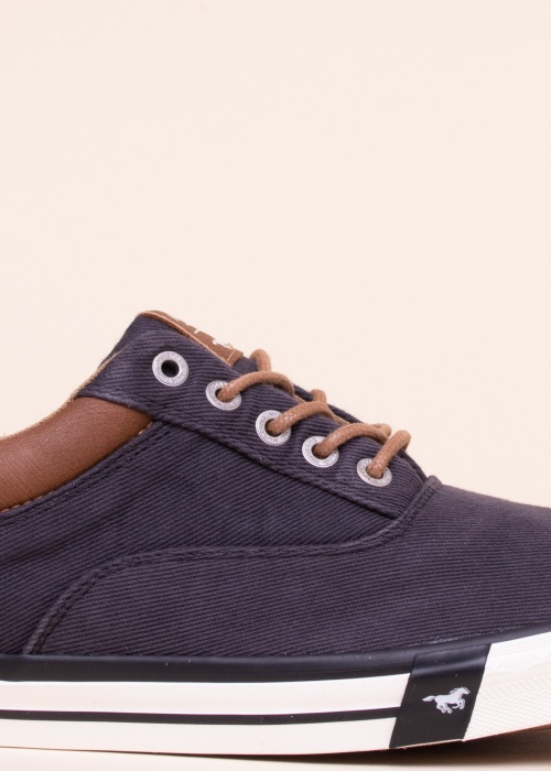 Mustang laisvalaikio batai