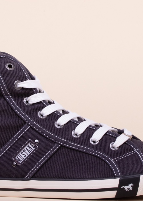 Mustang laisvalaikio batai