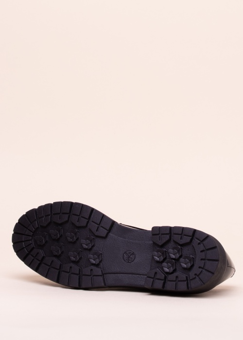 Jana uždari bateliai