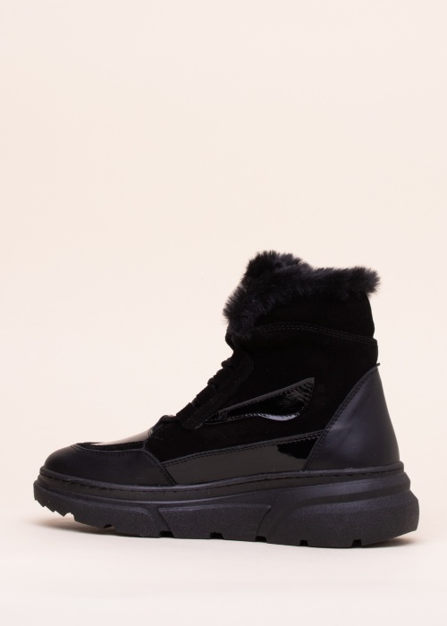 Molly Bessa aulinukai