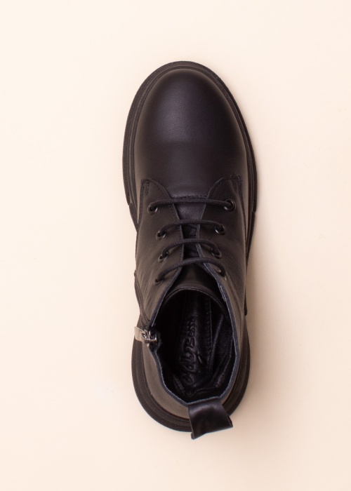 Molly Bessa aulinukai