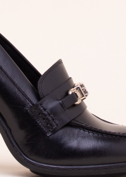 Tommy Hilfiger bateliai