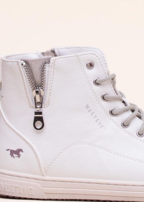 Mustang laisvalaikio batai