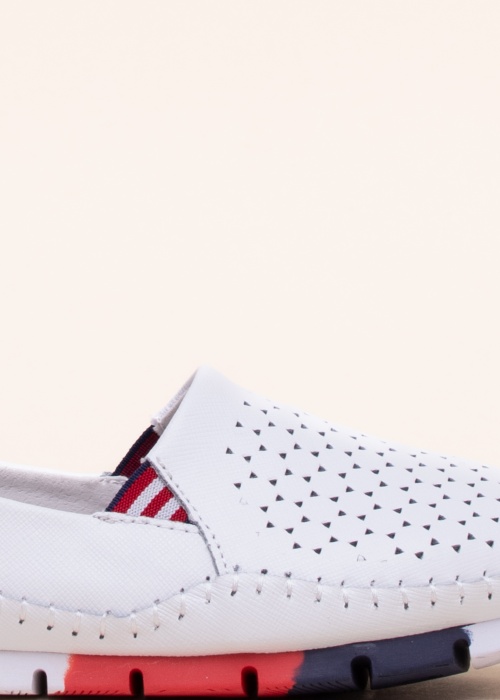 Cosmos laisvalaikio bateliai