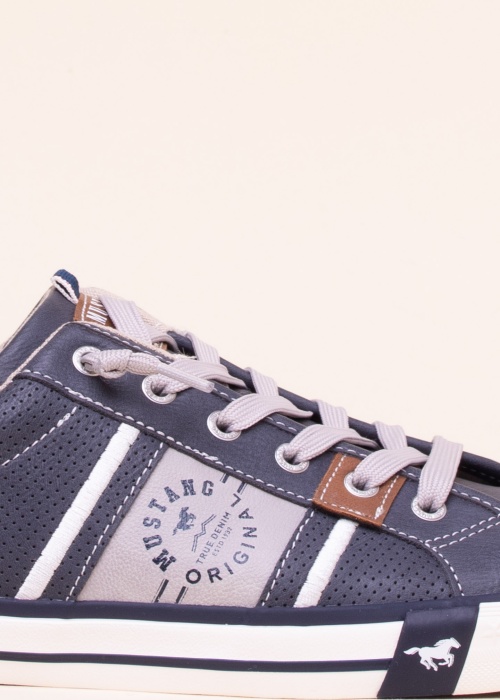 Mustang laisvalaikio batai