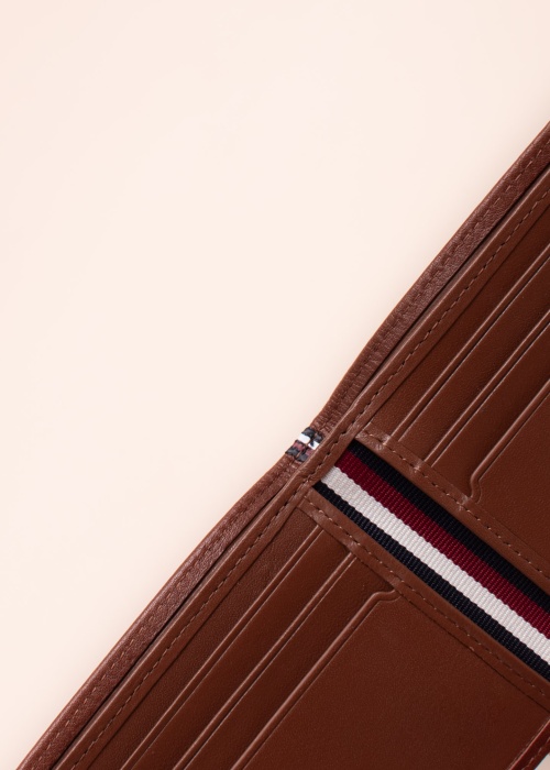 Tommy Hilfiger piniginė Premium dovanų dėžutėje