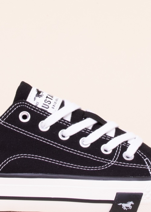 Mustang laisvalaikio batai