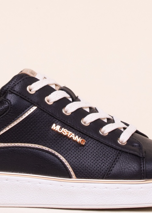 Mustang laisvalaikio batai