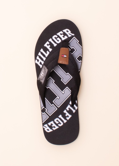 Tommy Hilfiger šlepetės per pirštą