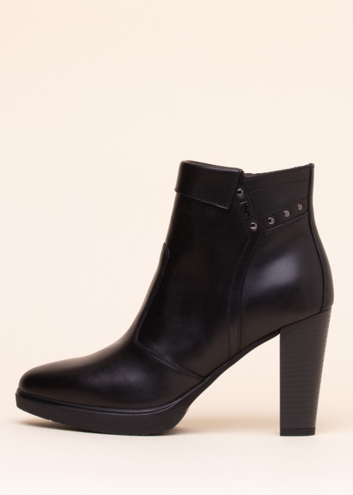 NeroGiardini aulinukai