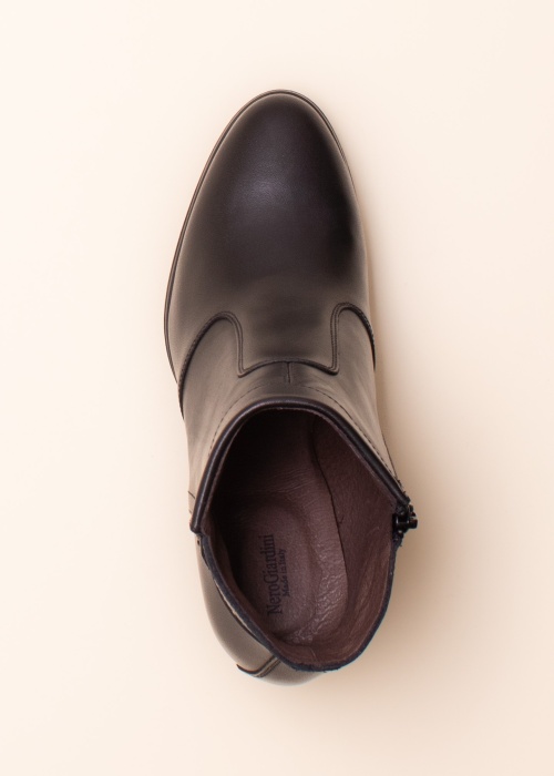 NeroGiardini aulinukai