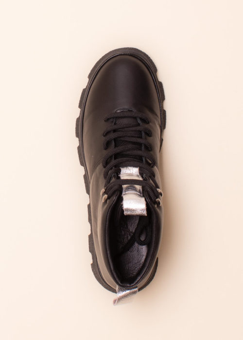 Molly Bessa aulinukai