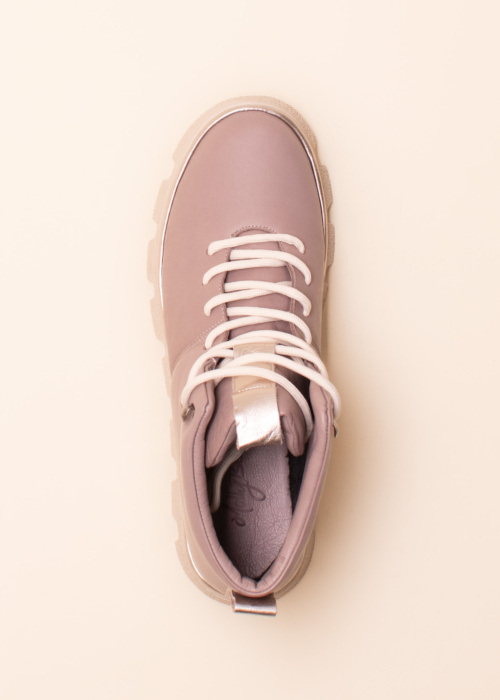 Molly Bessa aulinukai