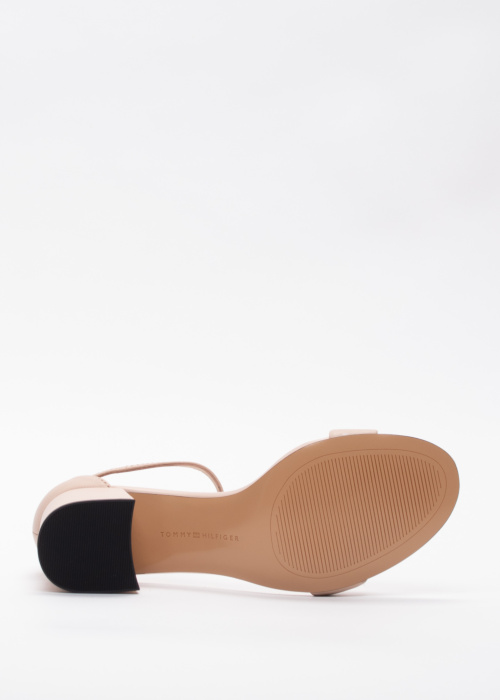 Tommy Hilfiger bateliai