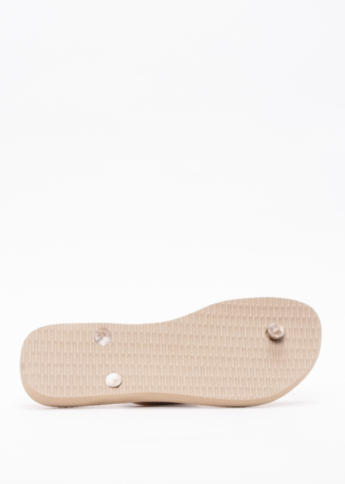 Havaianas šlepetės per pirštą