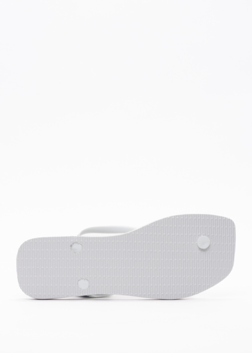 Havaianas šlepetės per pirštą