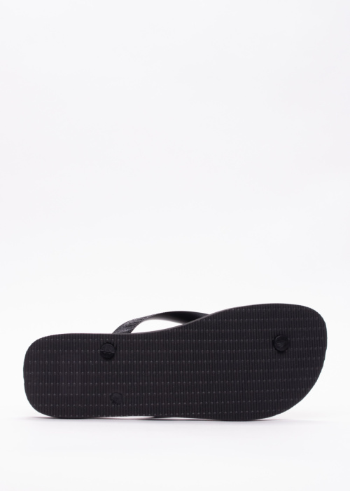 Havaianas šlepetės per pirštą